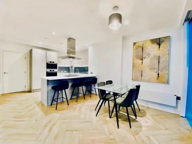 Victoria residence image 3