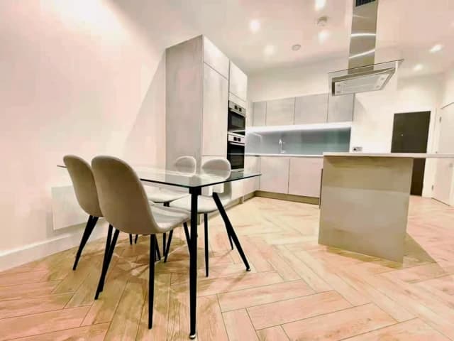 Victoria residence image 5