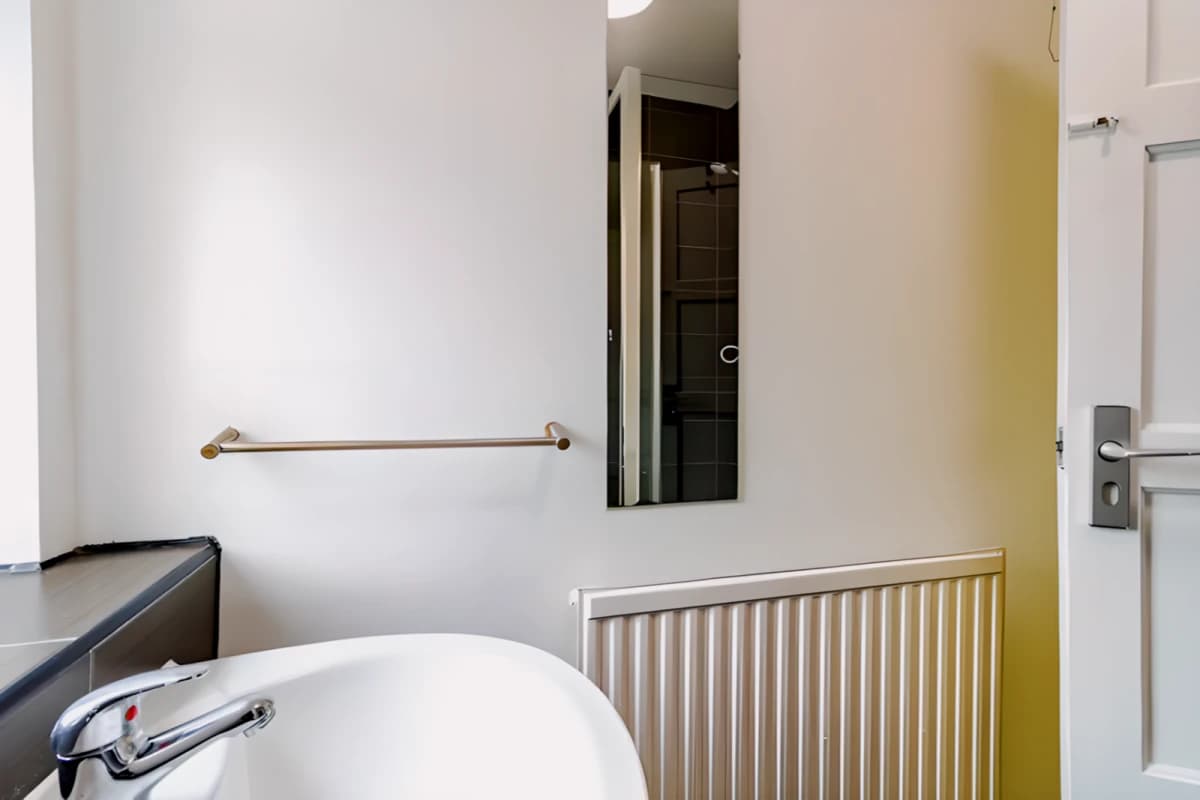 Surrey Quays Landale House image