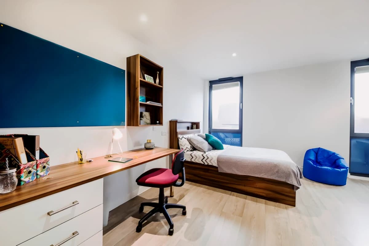 Penthouse Studio