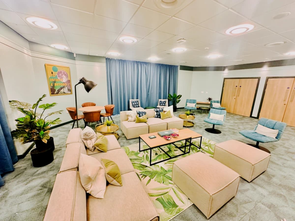 Endeavour Court image
