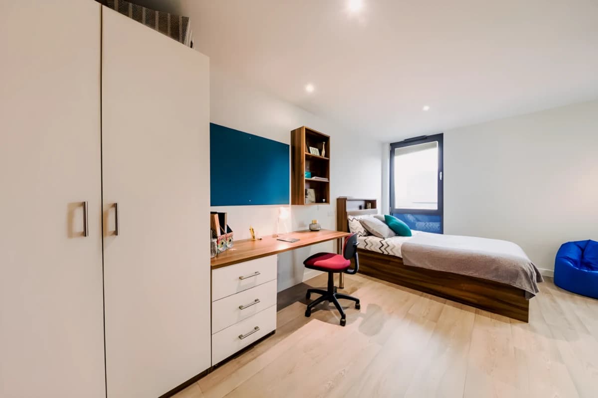 Penthouse Studio