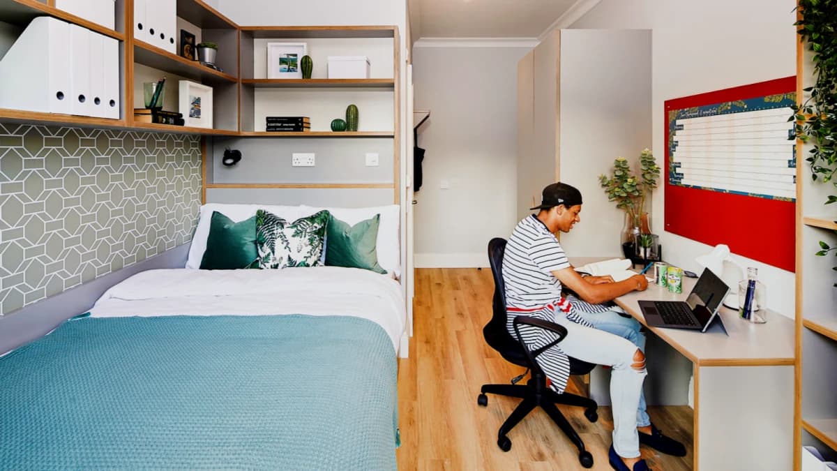 Private Bedroom-Victoria
