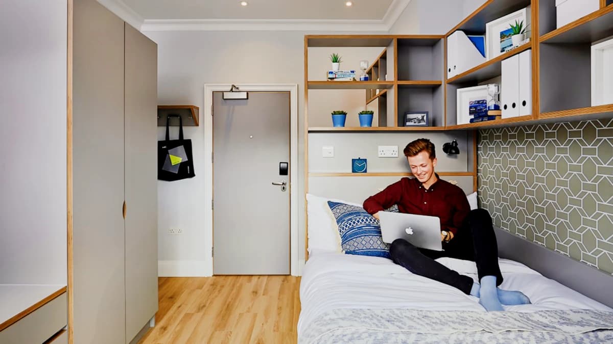Ensuite Bedroom-Victoria