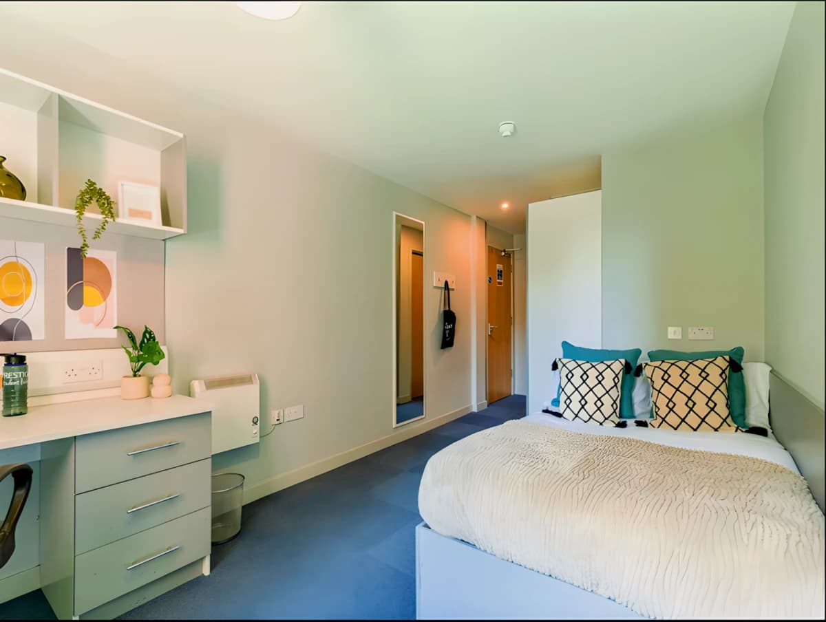 Gold En Suite