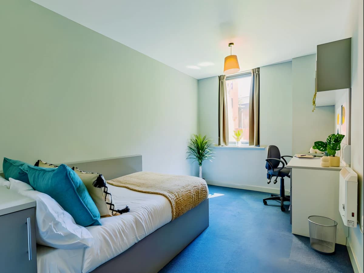 Gold En Suite