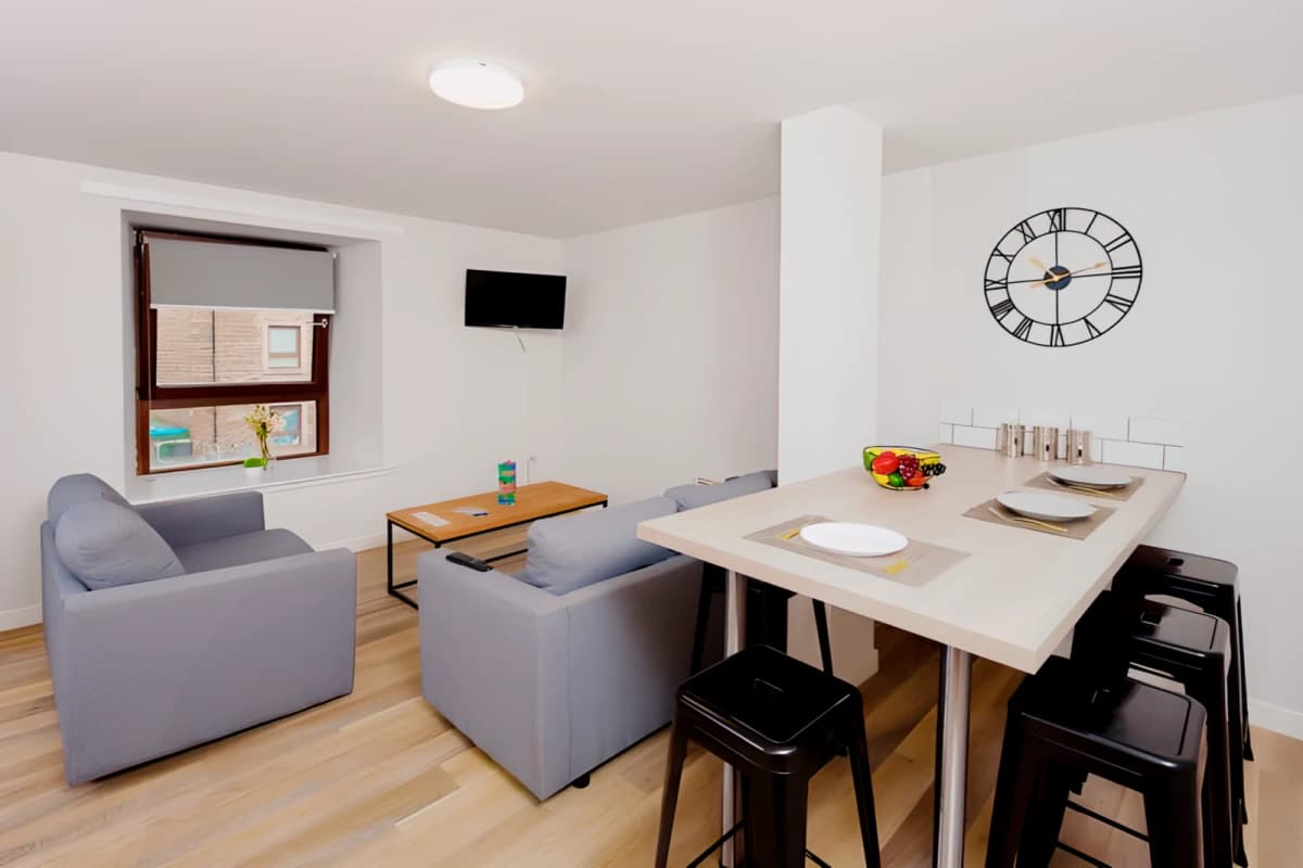 Refurbished Double Bed Flat