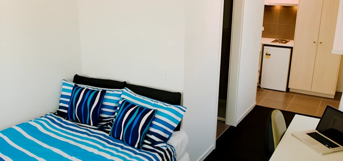 Student Living on Cobden image 5