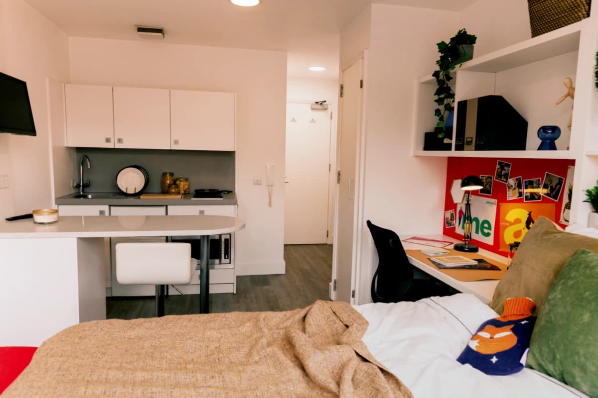 Stonebridge House image