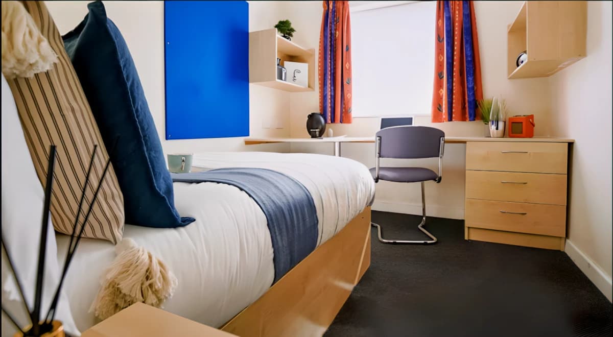 College Court image