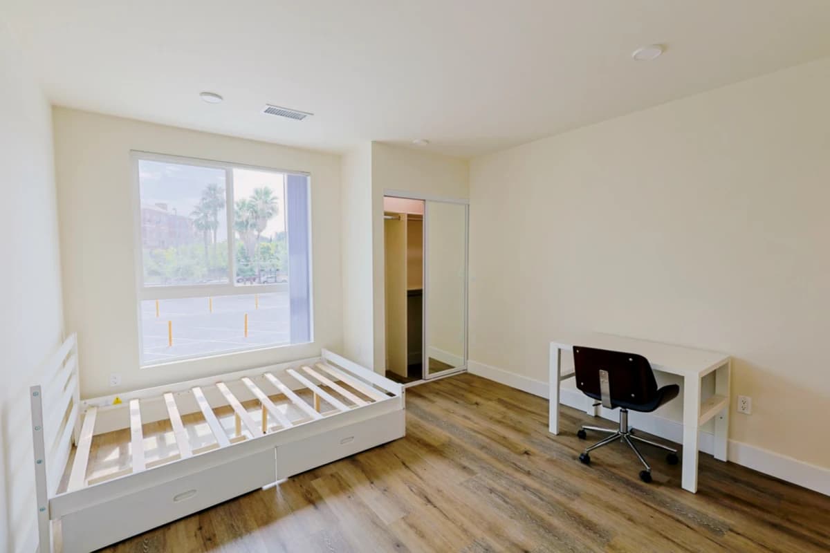1118 W 37th Dr image
