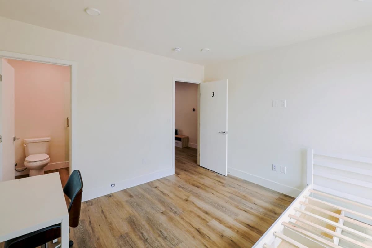 1118 W 37th Dr image