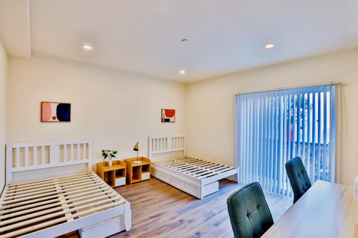 1164 W 37th Pl image 3