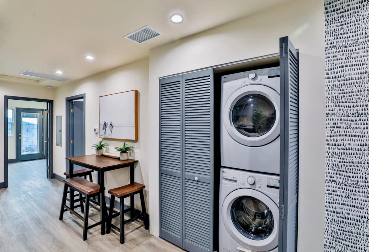 2815 Menlo Ave image