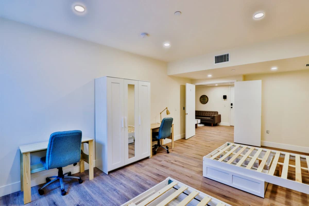 1164 W 37th Pl image