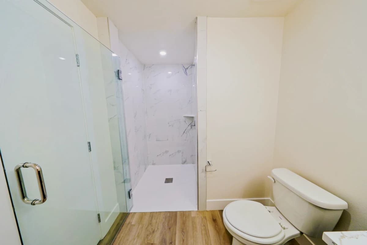 1317 W Jefferson Blvd image 2