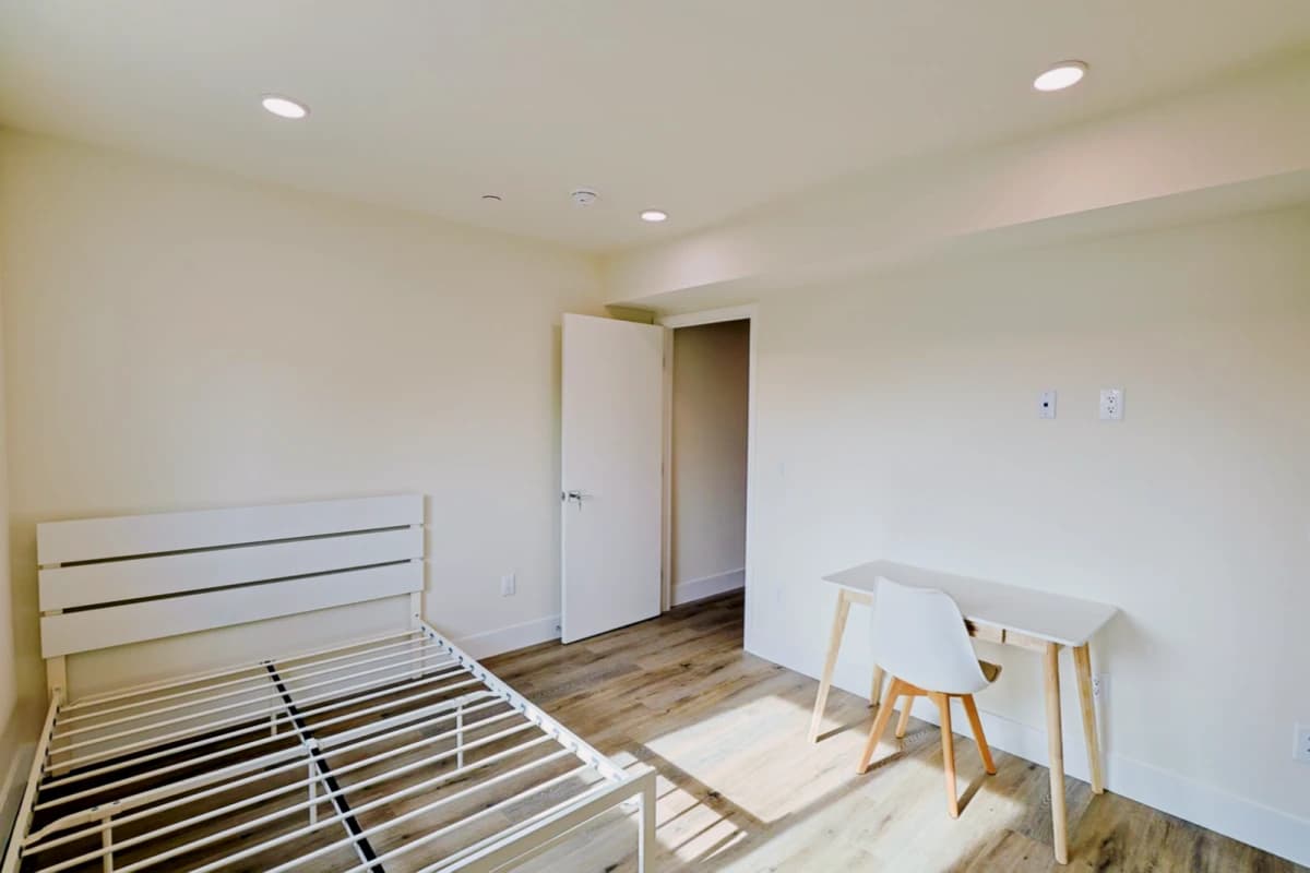 1424 W 29th St image