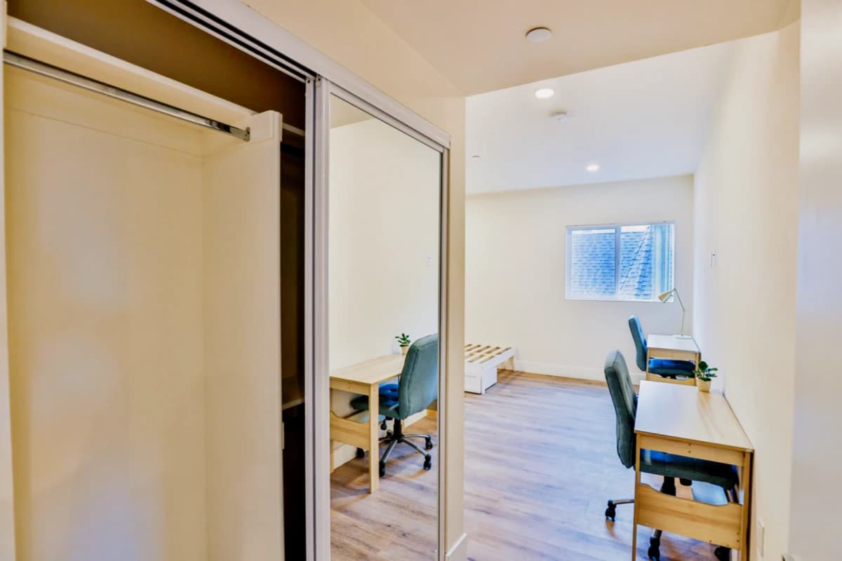 1164 W 37th Pl image