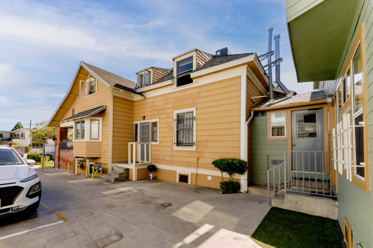 1137 W 29th Street  image 2