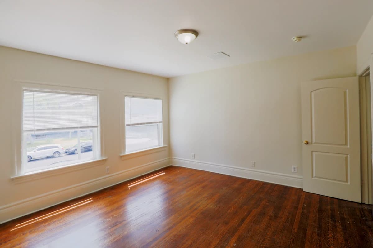 2815 Menlo Ave image