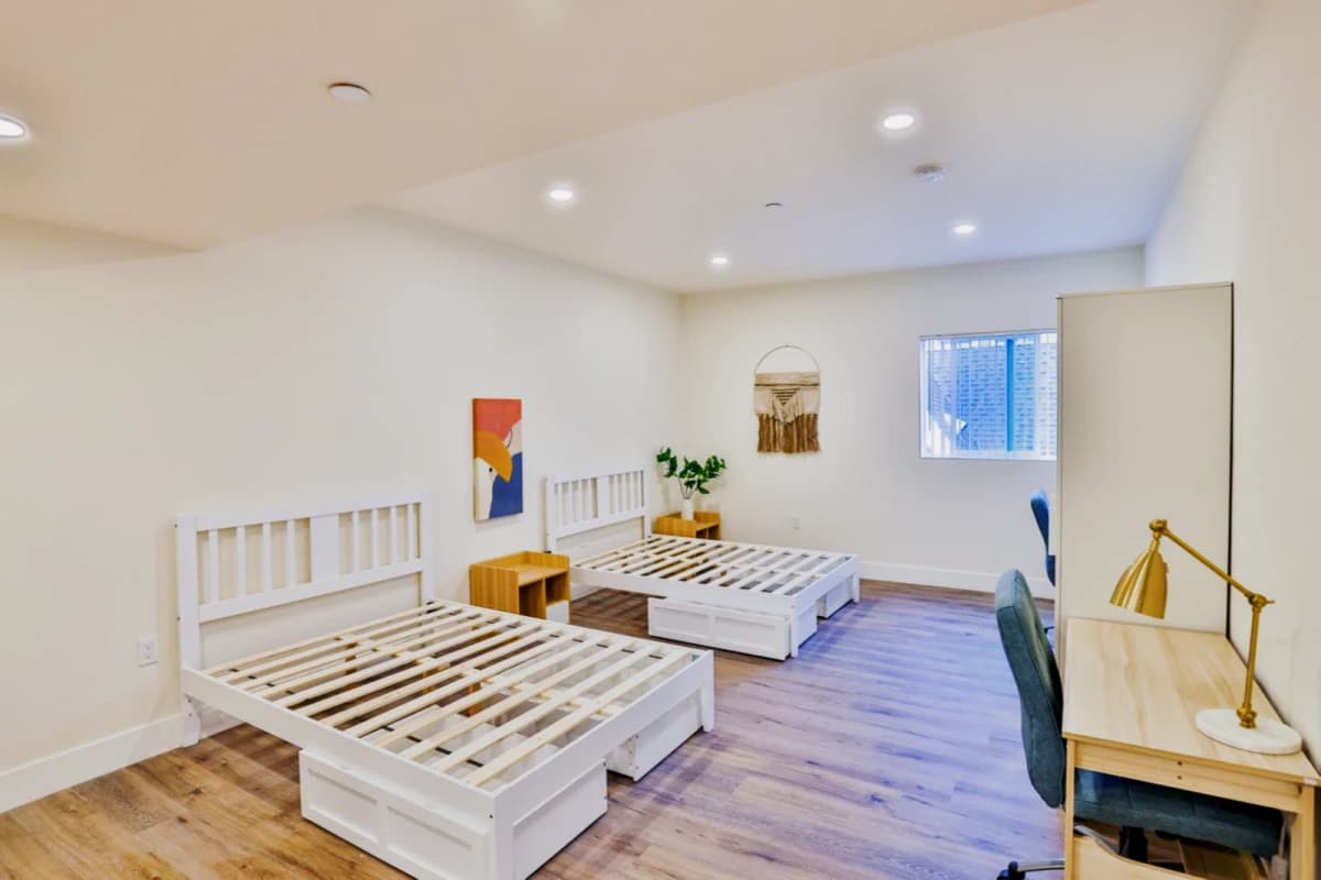 1164 W 37th Pl image