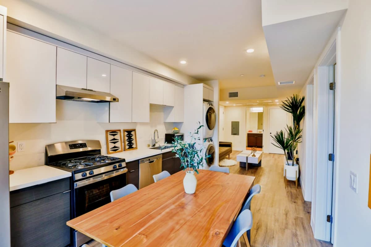 1164 W 37th Pl image