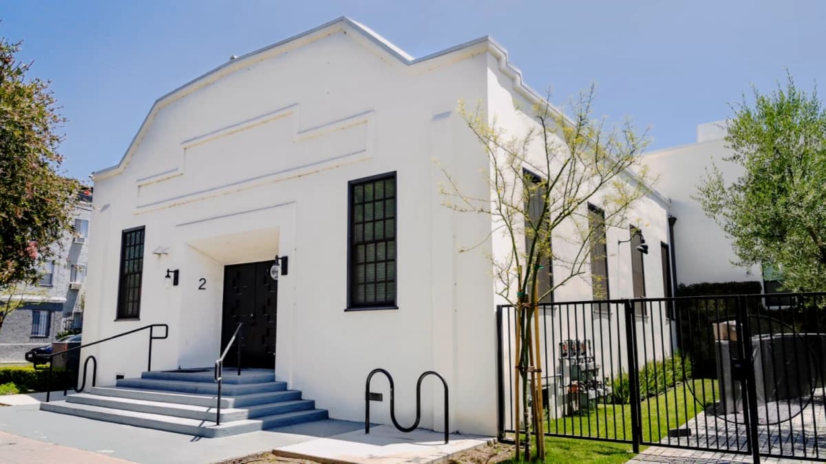 2909 Orchard Avenue