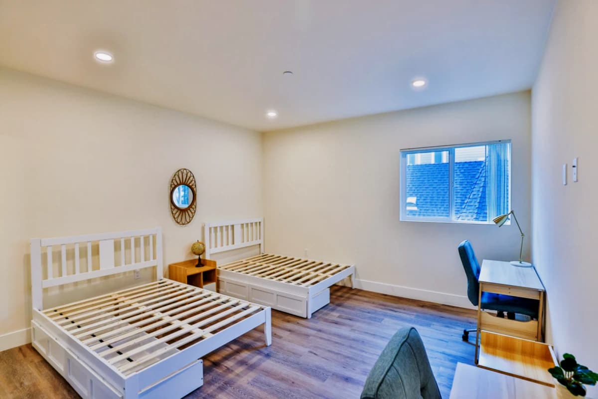 1164 W 37th Pl image