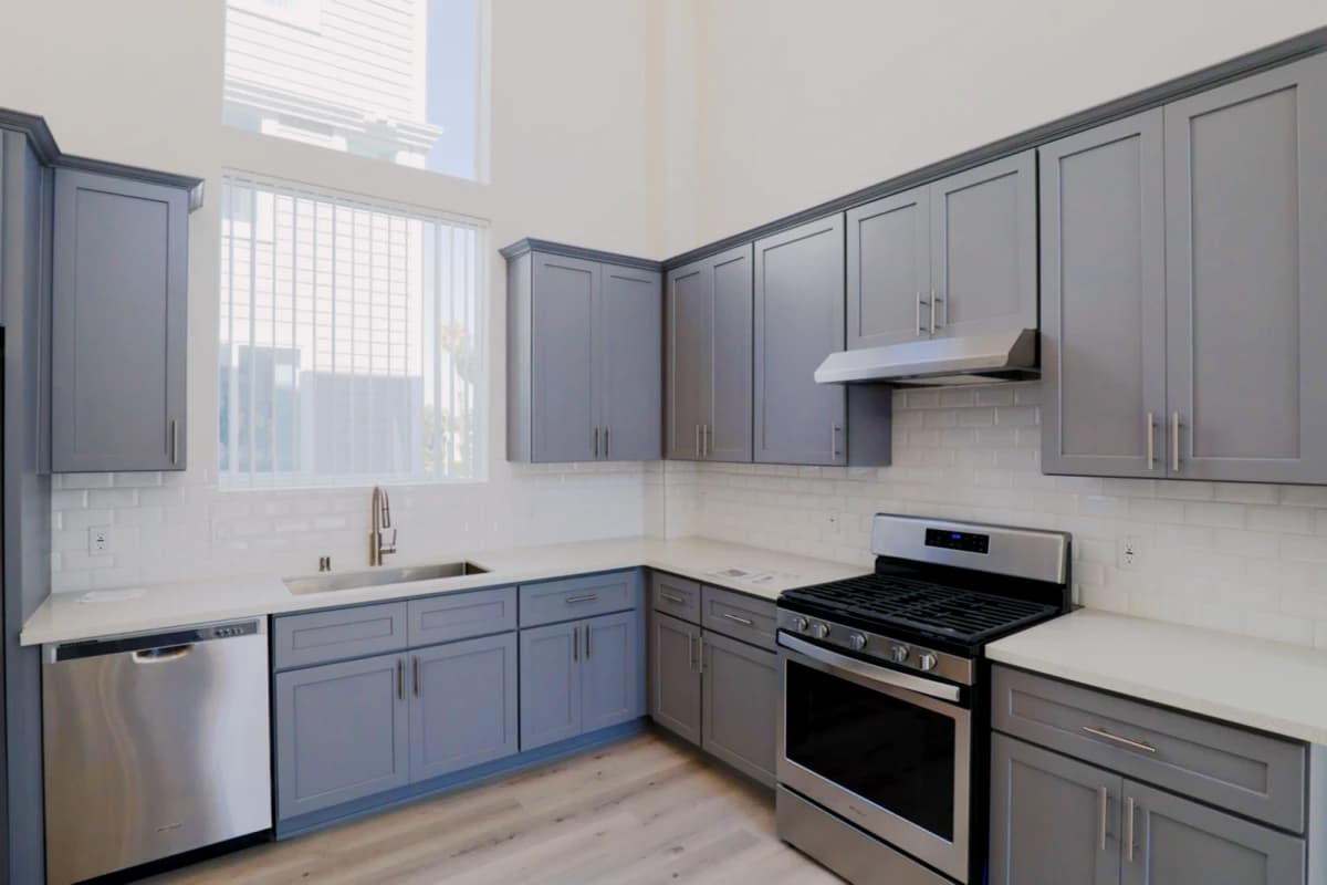 1182 1/2 W 37th Pl image