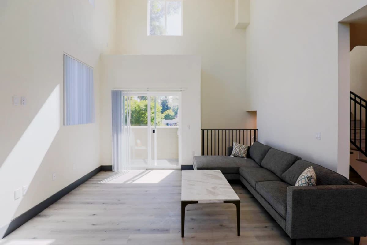 1182 1/2 W 37th Pl image