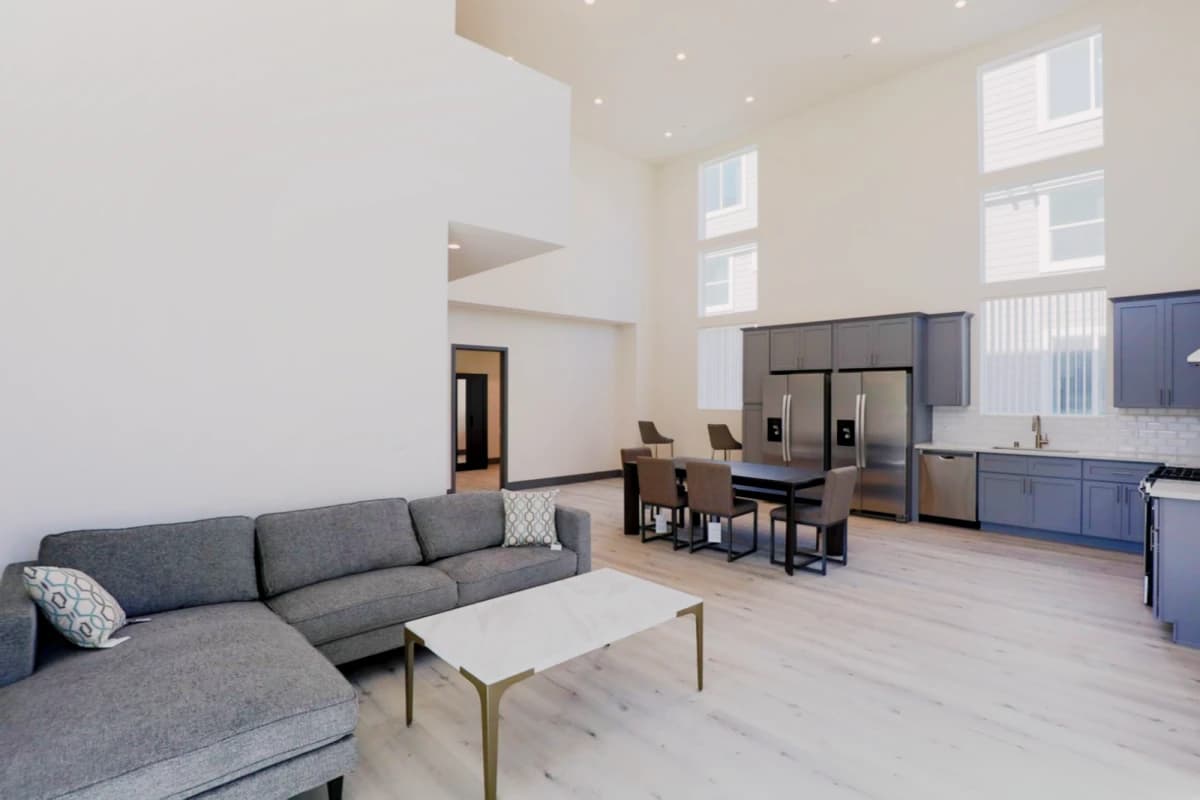1182 1/2 W 37th Pl image