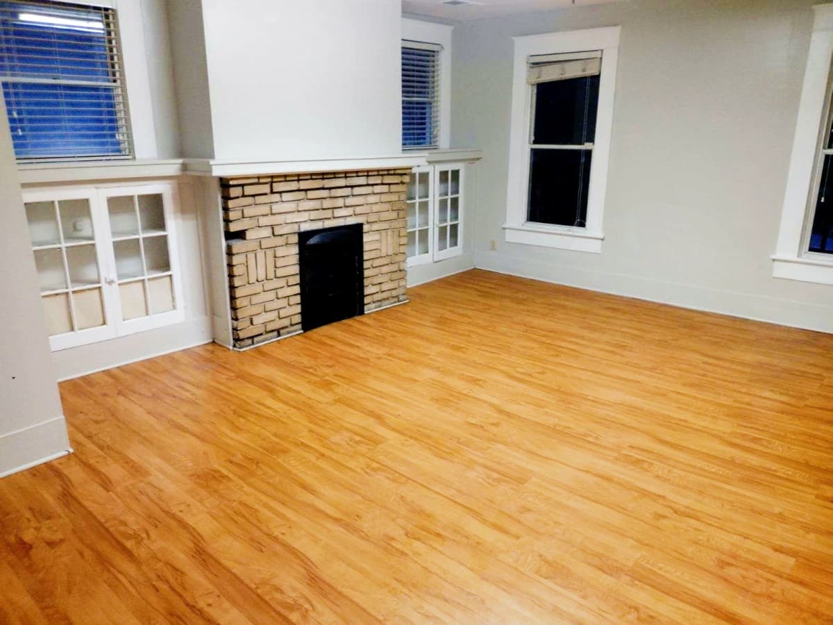 201 - large bedroom w/ shared bathroom