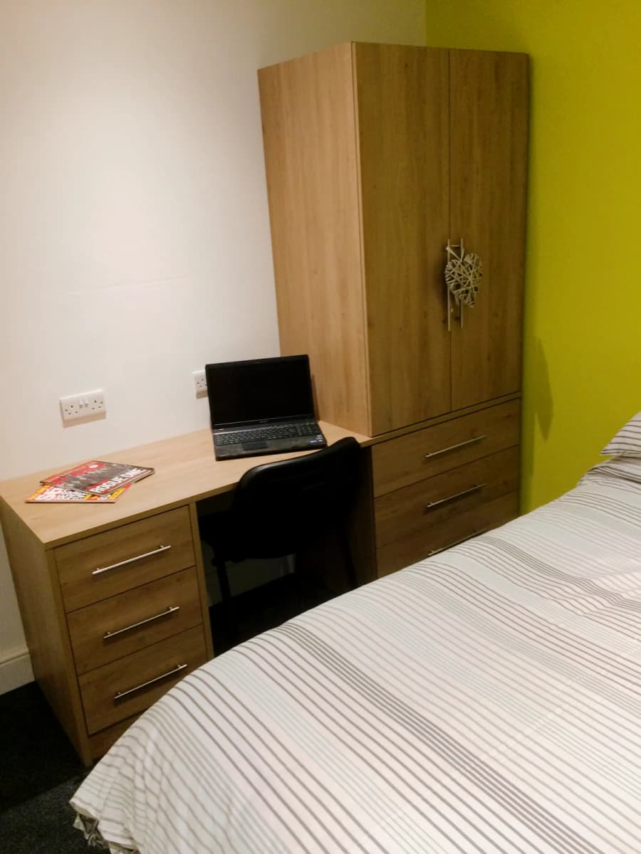 3 Bedrooms 1 bathroom