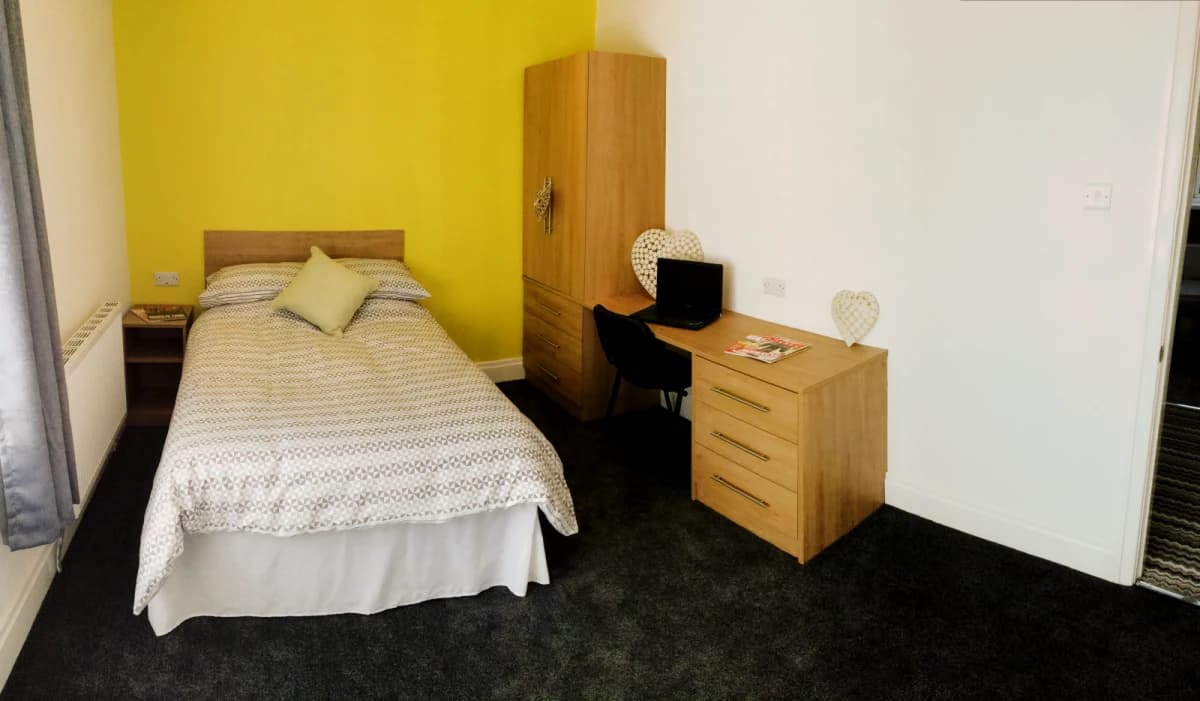 3 Bedrooms 1 bathroom