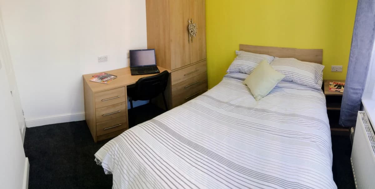 3 Bedrooms 1 bathroom