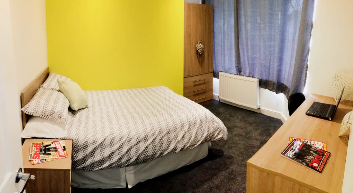 3 Bedrooms 1 bathroom