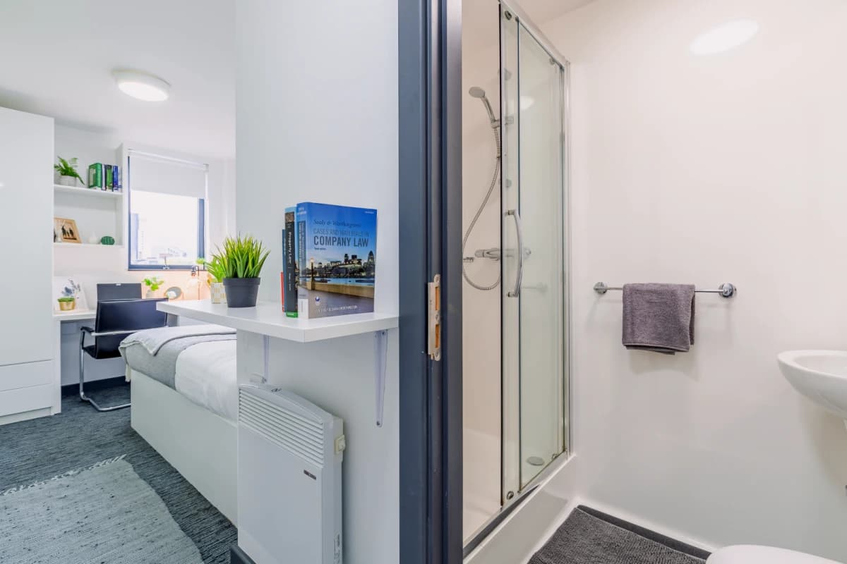 Standard En-Suite