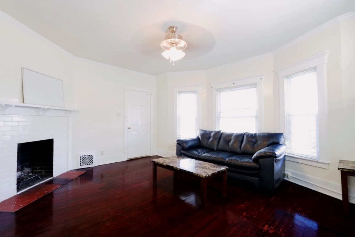 2319 East Genesee St Apartment 1