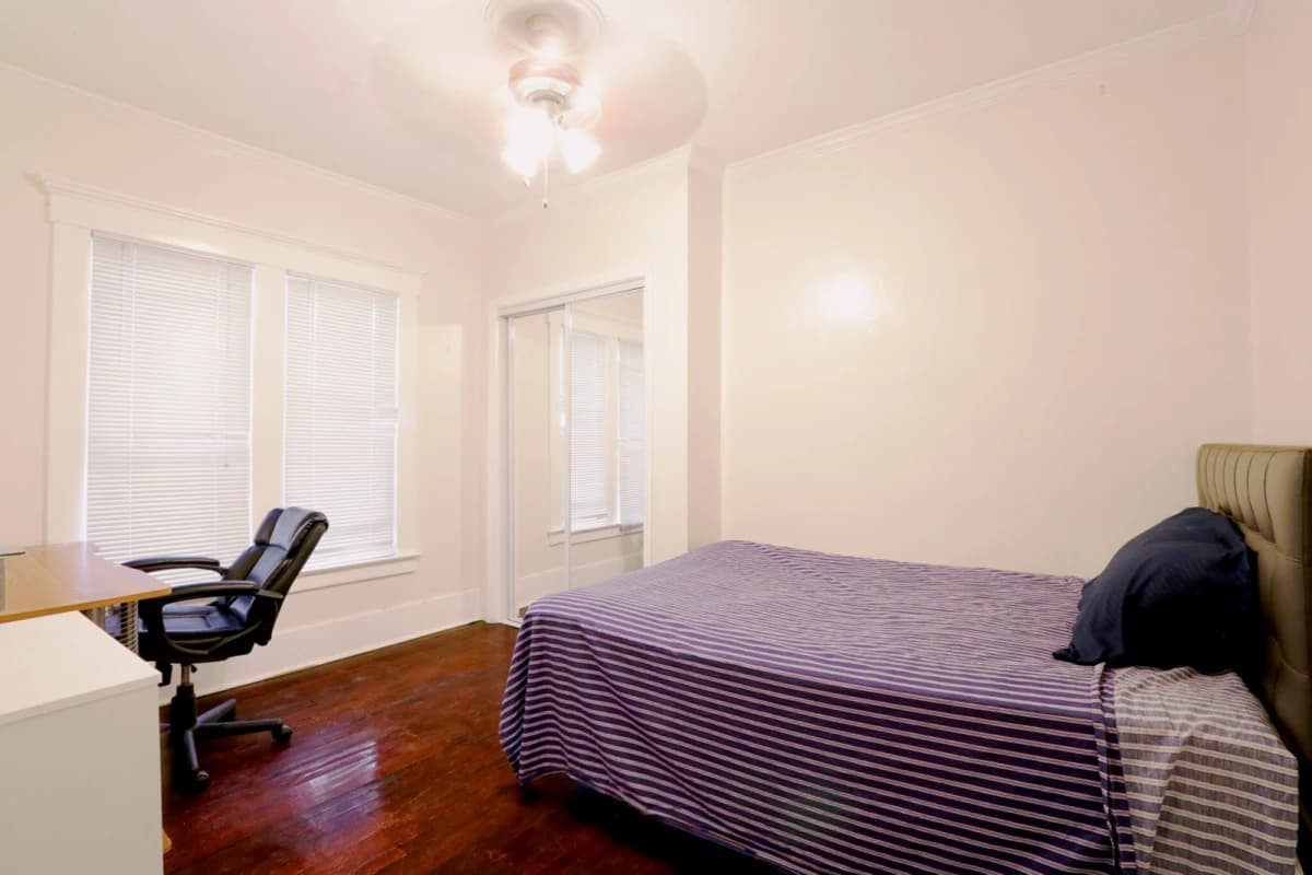 4 Bed 2 Full Bath Male Roommates