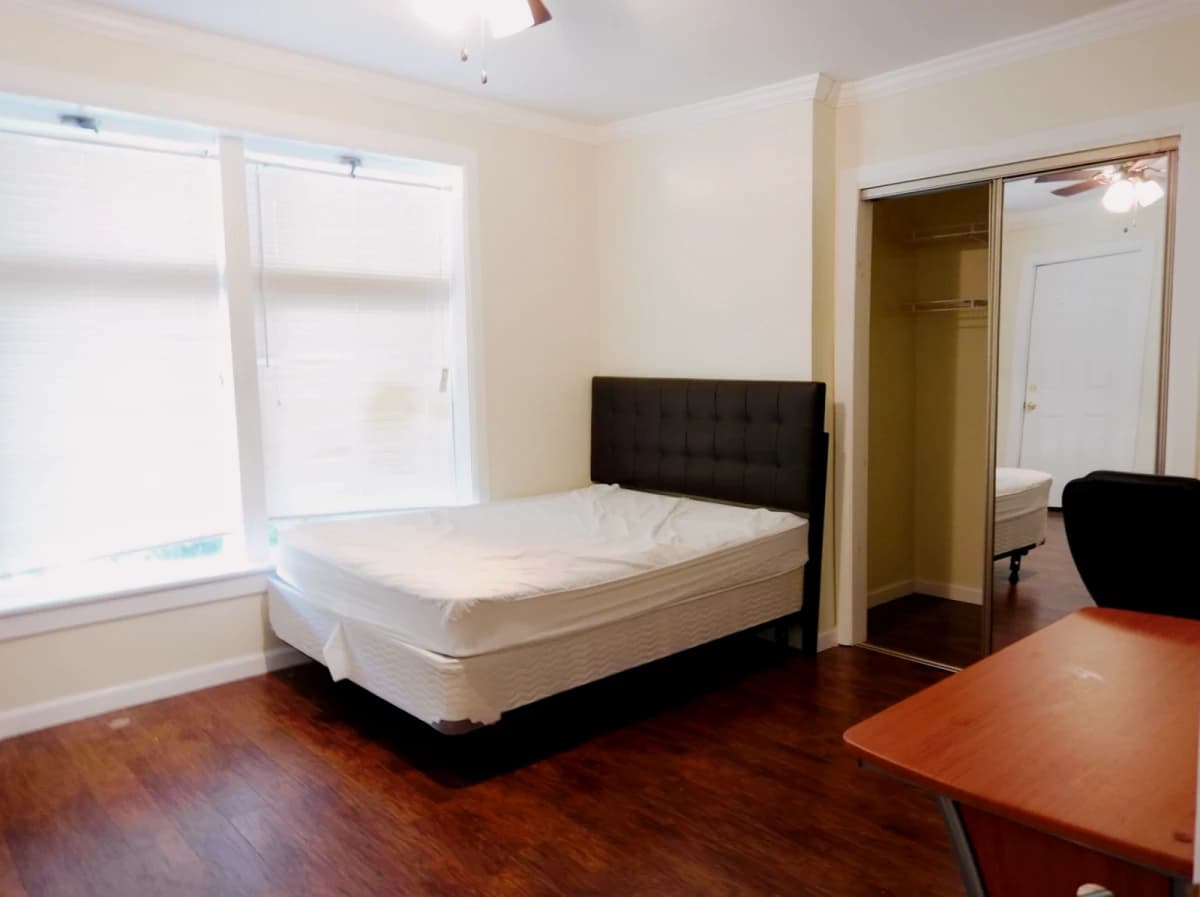 5 Bed 2 Bath