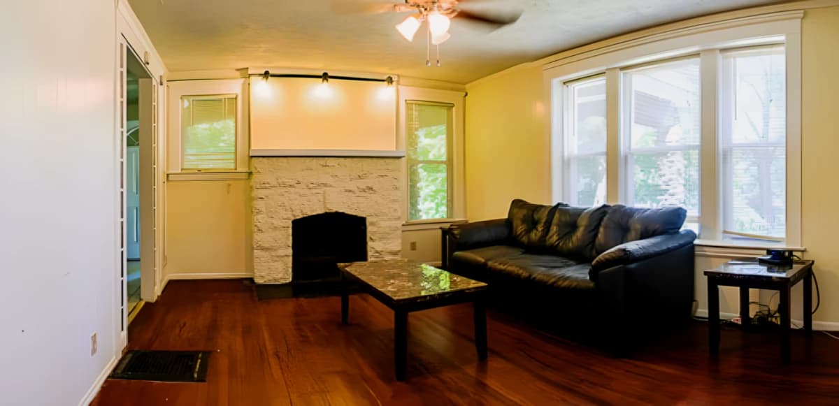 3 Bed 3 Bath Female Roommates