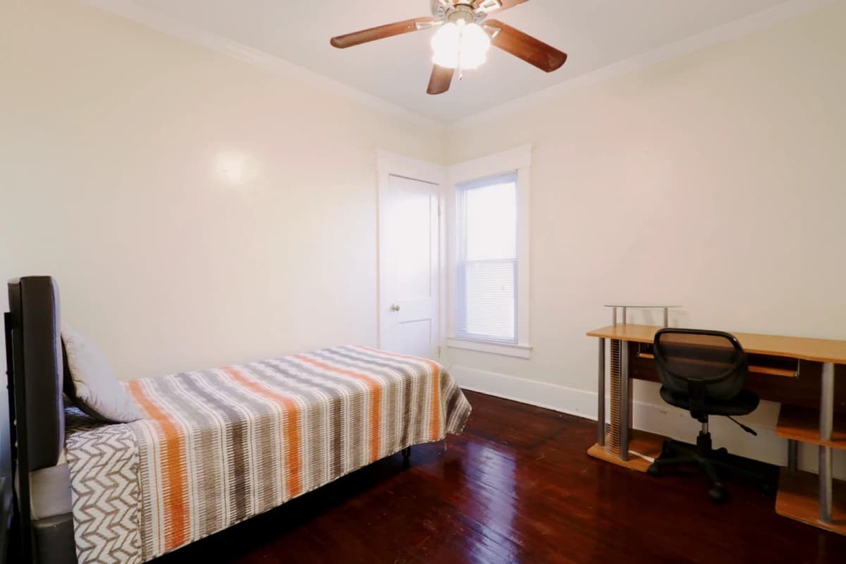 4 Bed 2 Full Bath Male Roommates