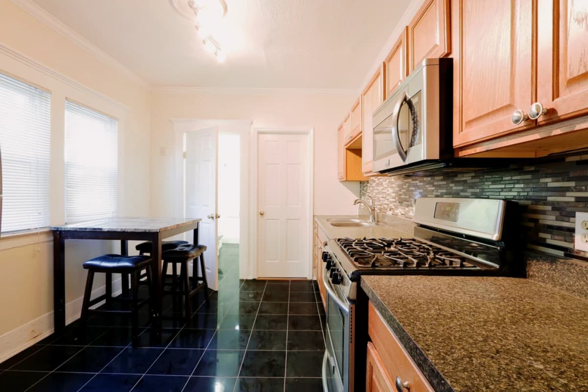 4 Bed 2 Full Bath Male Roommates