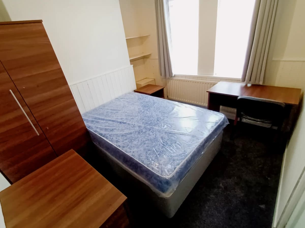3 Bedrooms 1 bathroom