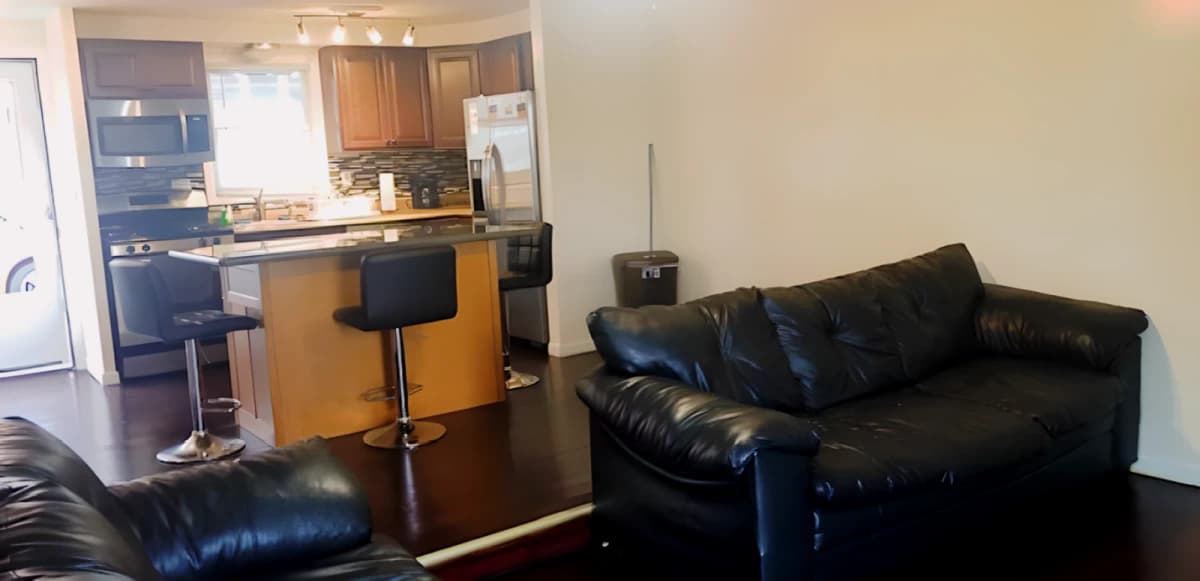 3 Bed 1.5 Bath Female Roommates