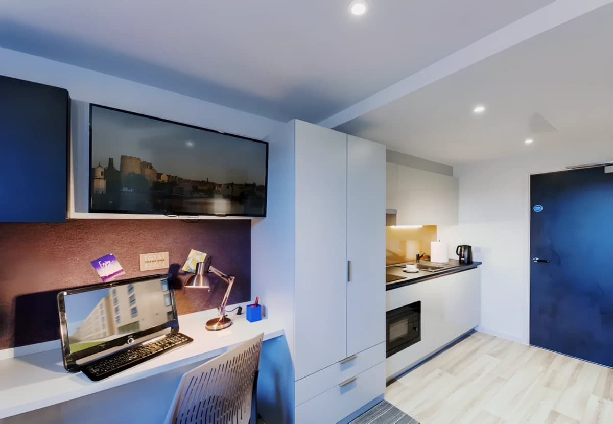 Studio Apartment Bronze