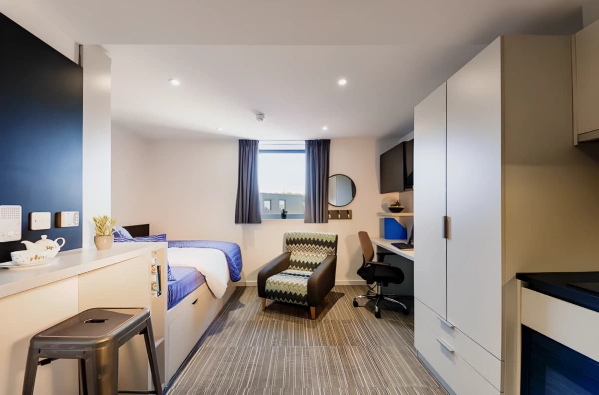 Studio Apartment Bronze