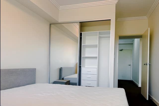 15-23 Lusty St