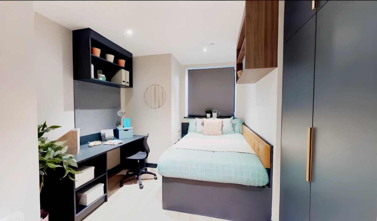 Crown House image