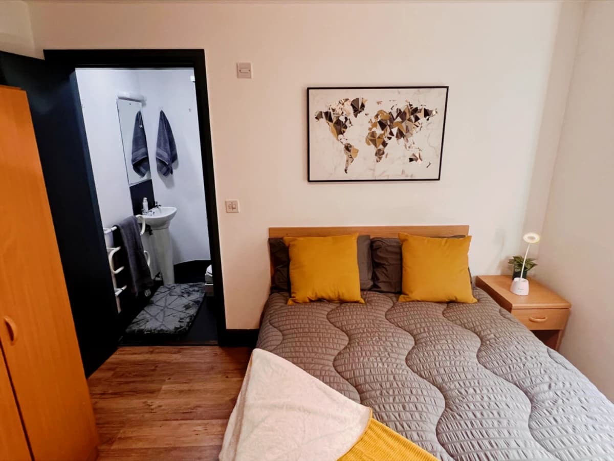 Albion Court image